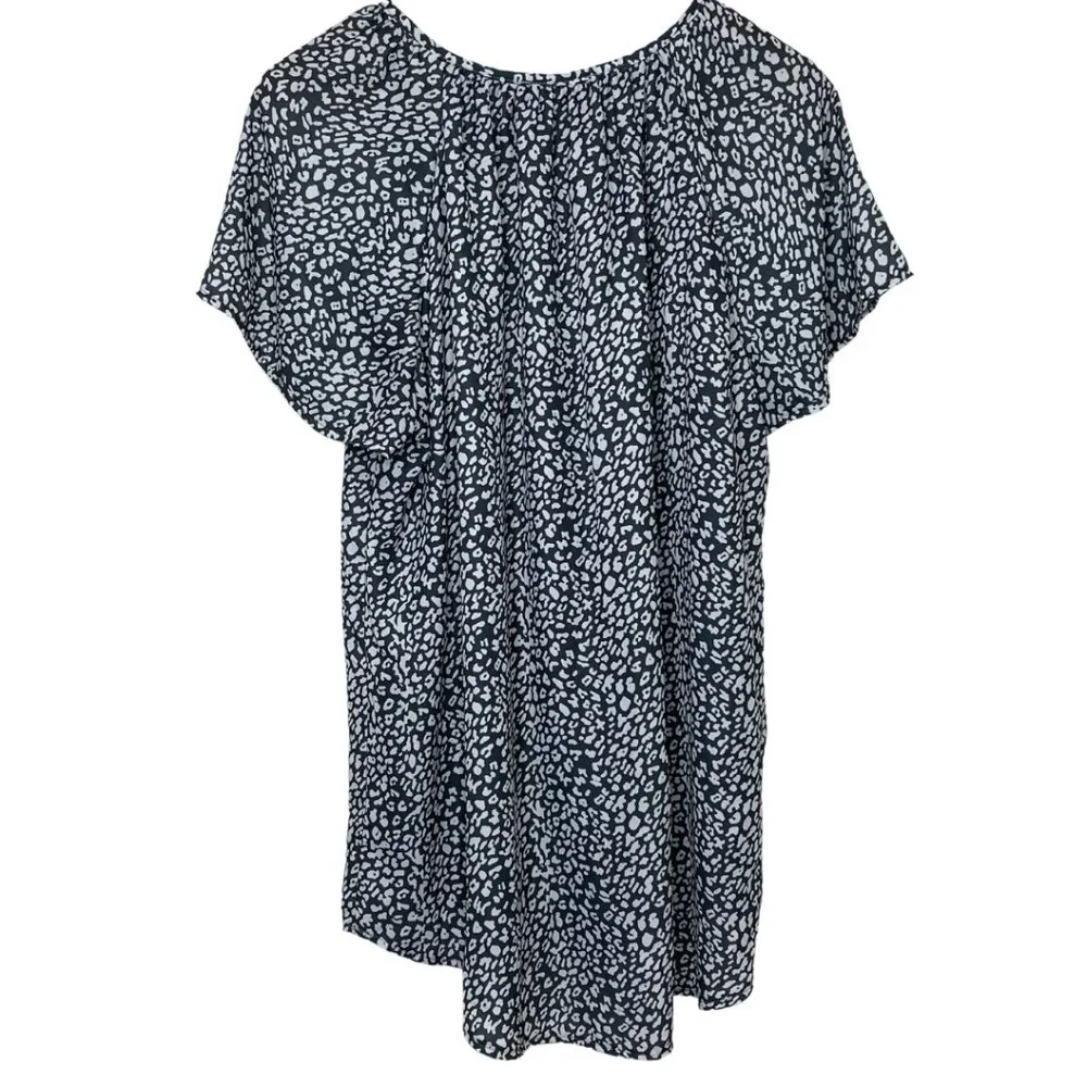OUNAYA | Gray and White Leopard Print Top with Flutter Sleeves | Size 10/XL - Picture 5 of 10